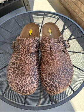 Volatile Women’s Leopard Print Slip-On Clog - Brown